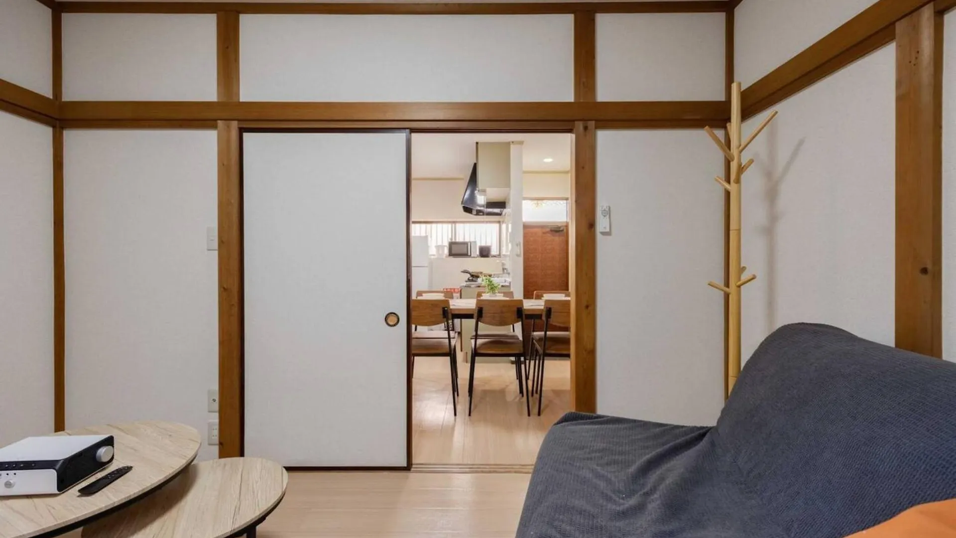 Mikazuki Akabane/Ma1 Apartman Tokió